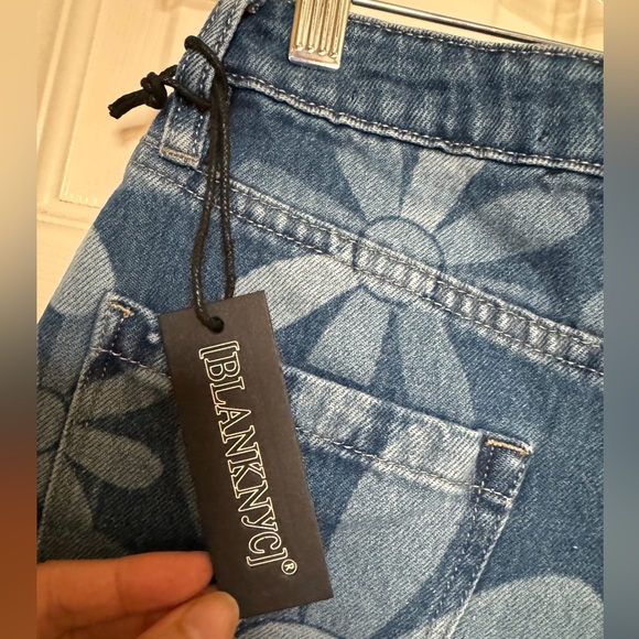 💙 NWT! Blank NYC Flower High Rise Shorts - Picture 8 of 11